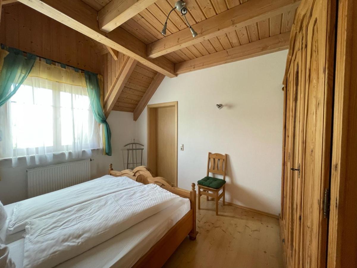 Ferienwohnungen Am Kirchberg Kapplblick ノイアルベンロイト エクステリア 写真