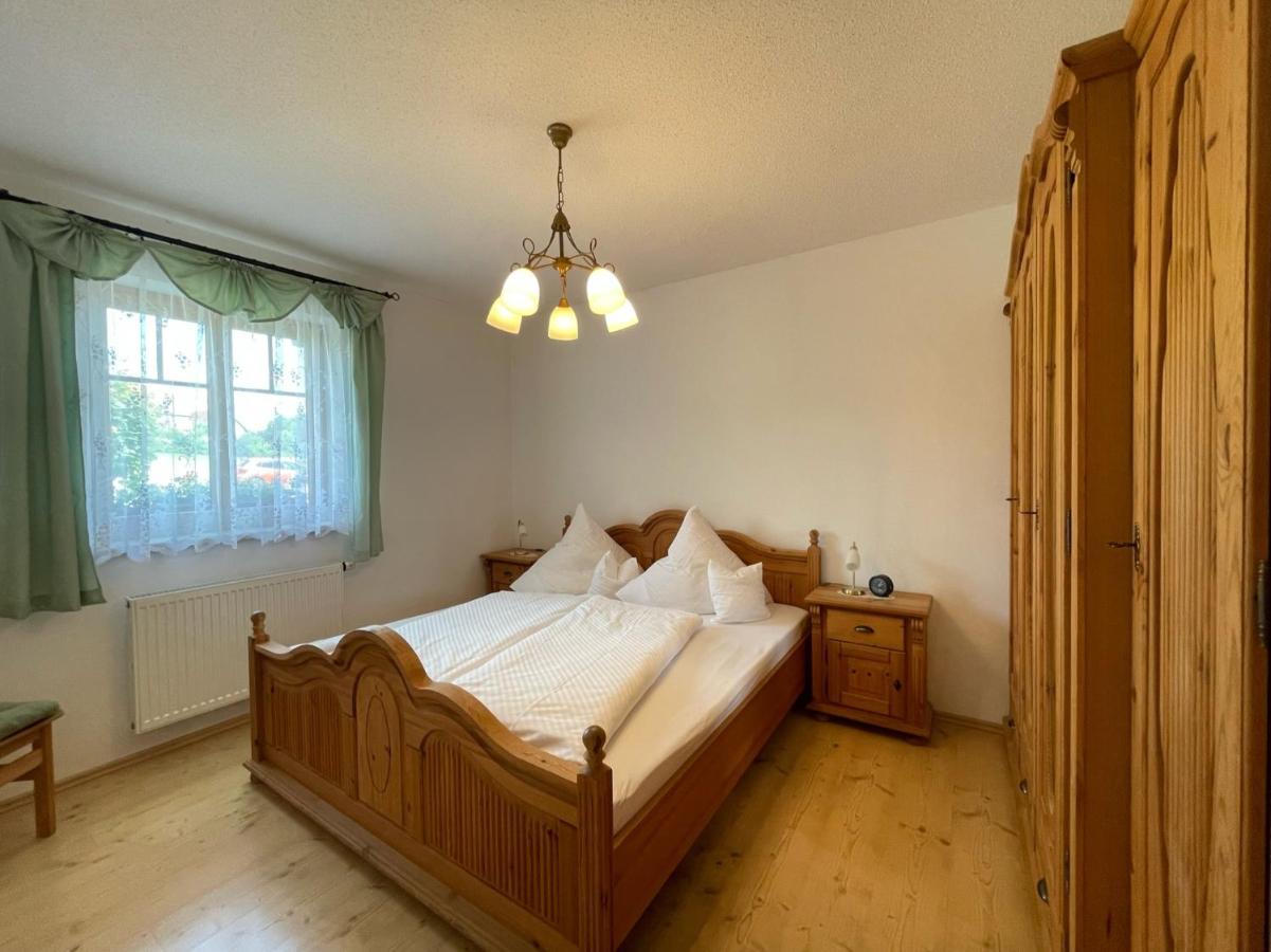 Ferienwohnungen Am Kirchberg Kapplblick ノイアルベンロイト エクステリア 写真